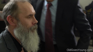 Внучка с двумя дедушками попробовала двойное проникновение